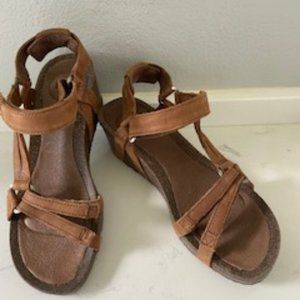 NWOT-Teva Ysidro Universal Wedge Sandals Tan Brown 6